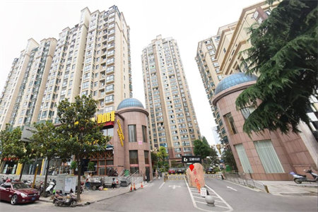 一实小明湖中学康惠佳苑3室2厅1卫45万105m2出售